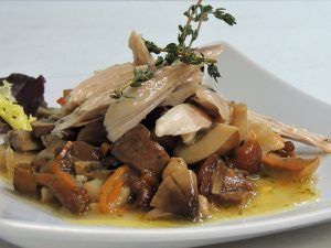Cocina del Gastrobar Pit´s en Cuenca - Ensalada de setas y ave